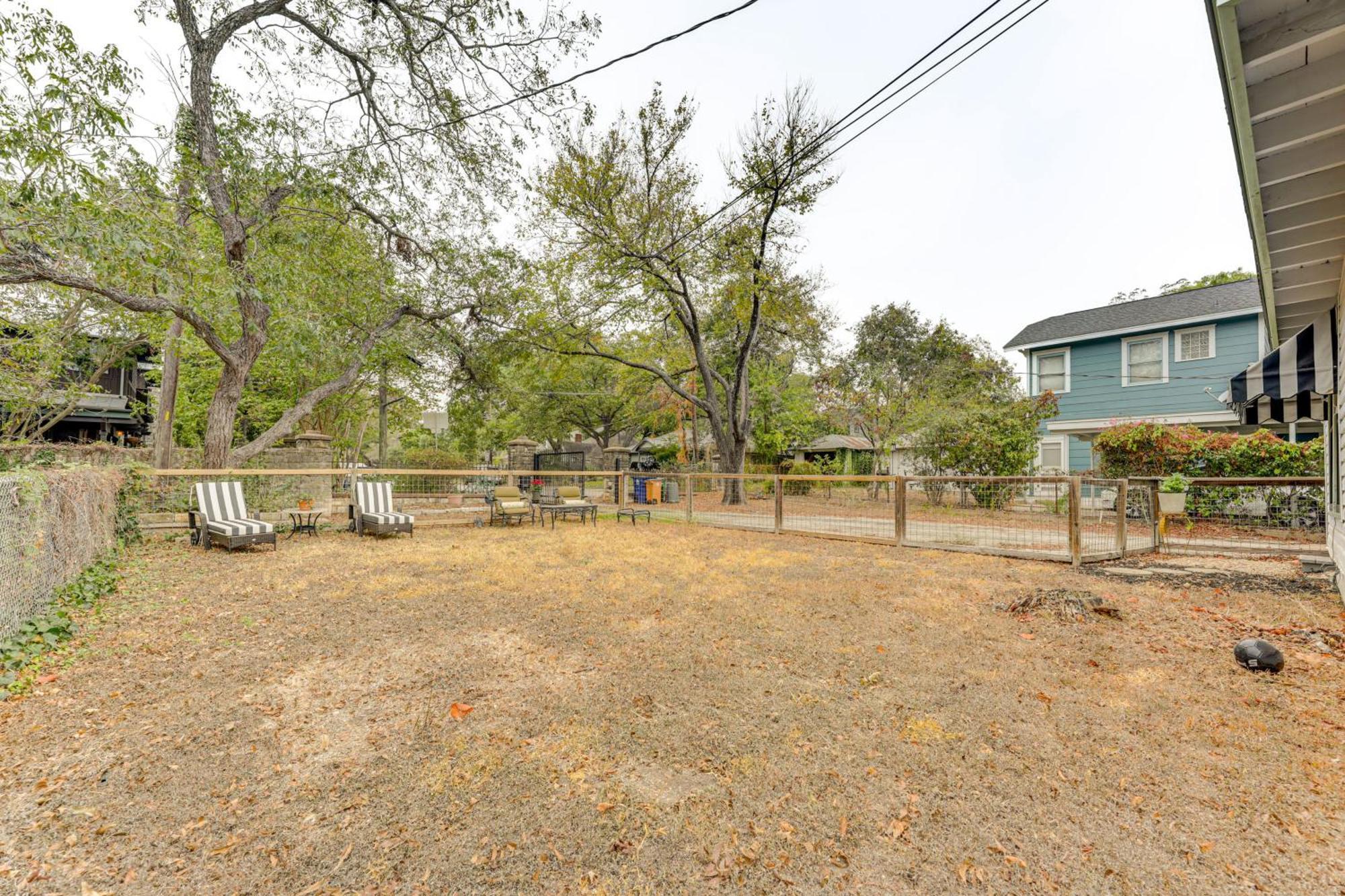 Walk To Ut Central Austin Home With Fenced Yard! Exterior photo