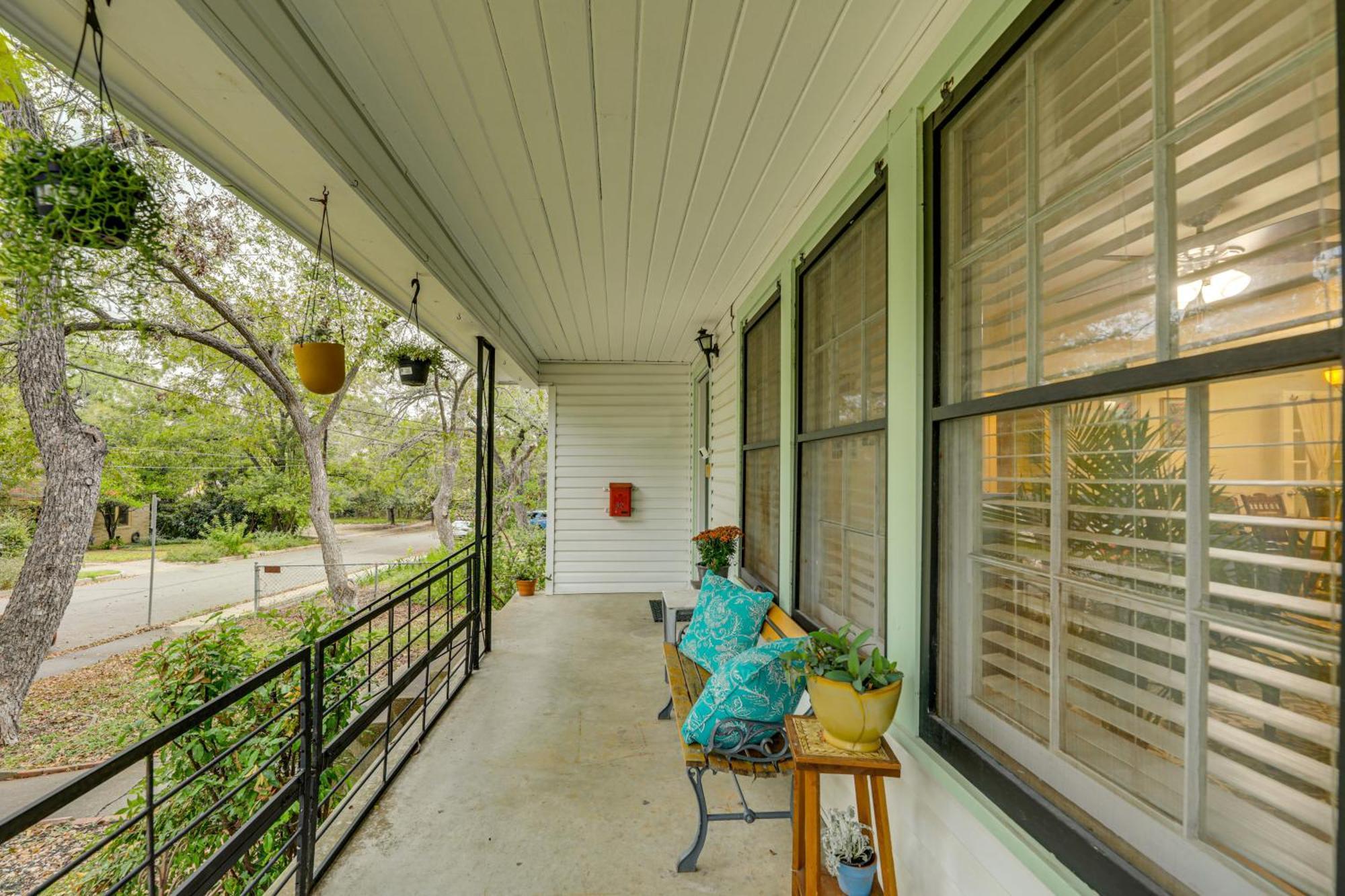 Walk To Ut Central Austin Home With Fenced Yard! Exterior photo