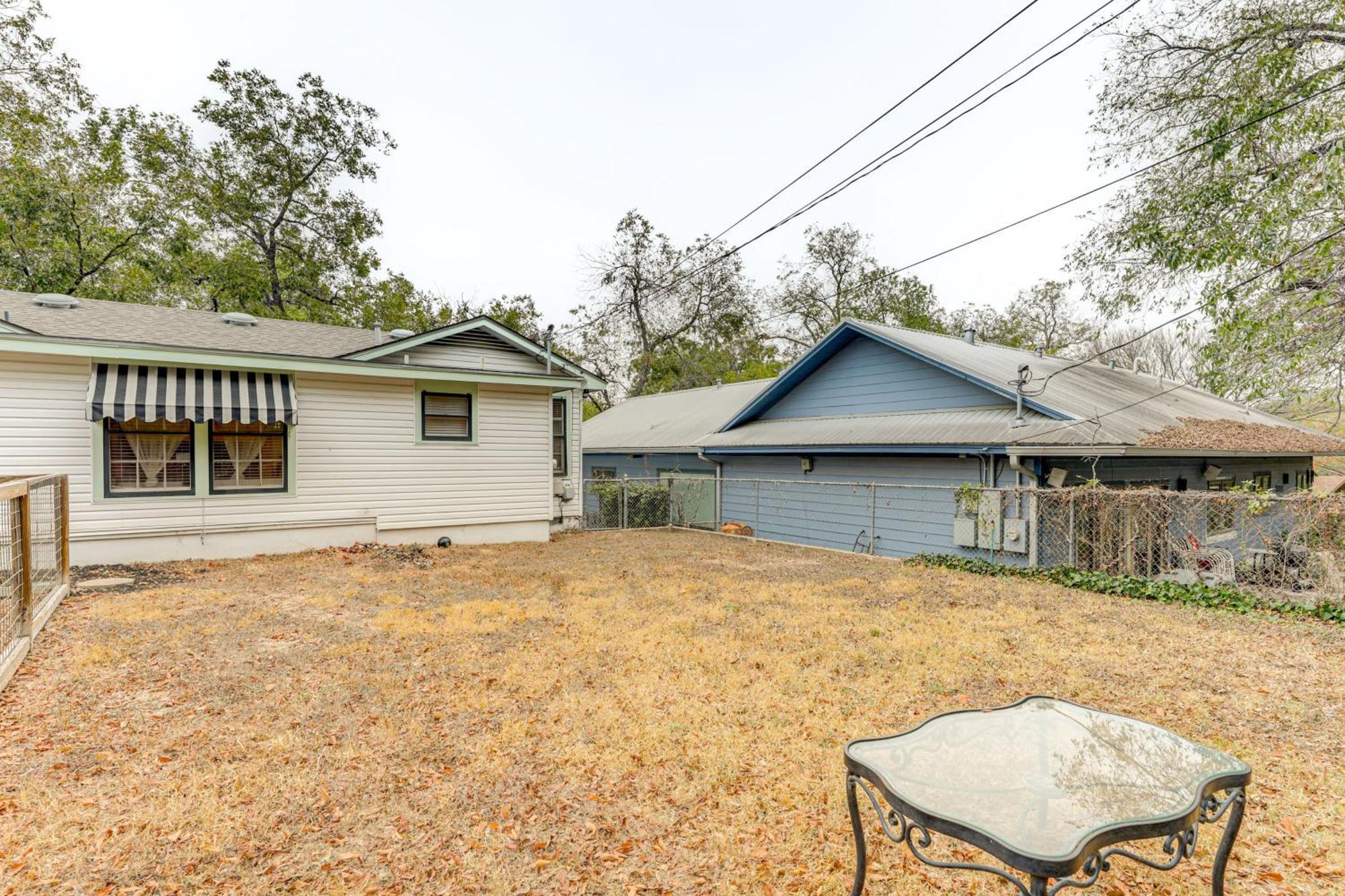 Walk To Ut Central Austin Home With Fenced Yard! Exterior photo