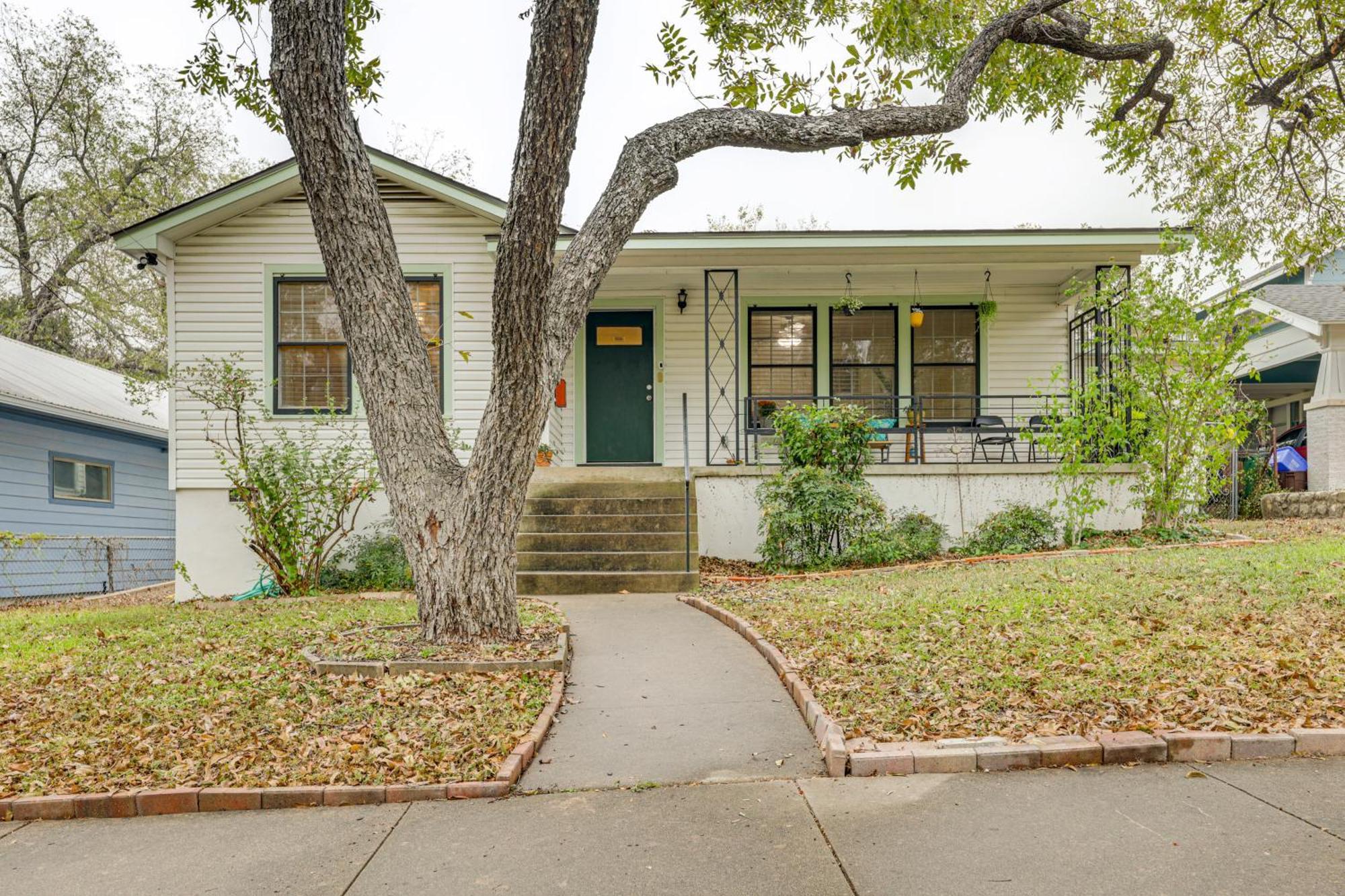 Walk To Ut Central Austin Home With Fenced Yard! Exterior photo